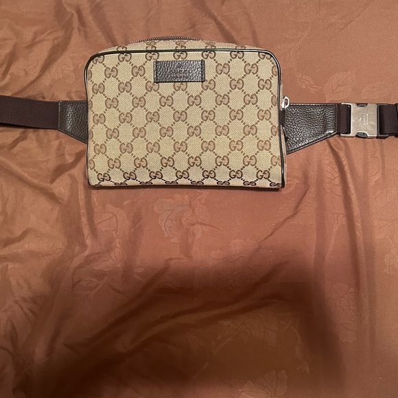 Gucci beige/brown GG
canvas Crossbody Fanny Pack - Picture 8 of 9